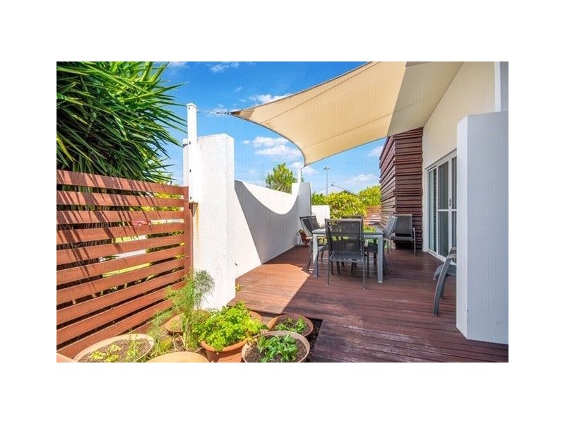 1 Komodo Crt, Kawana Island QLD 4575