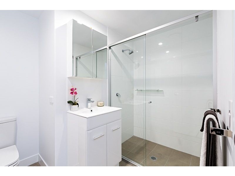 **UNDER APPLICA Osborne Road, Mitchelton QLD 4053