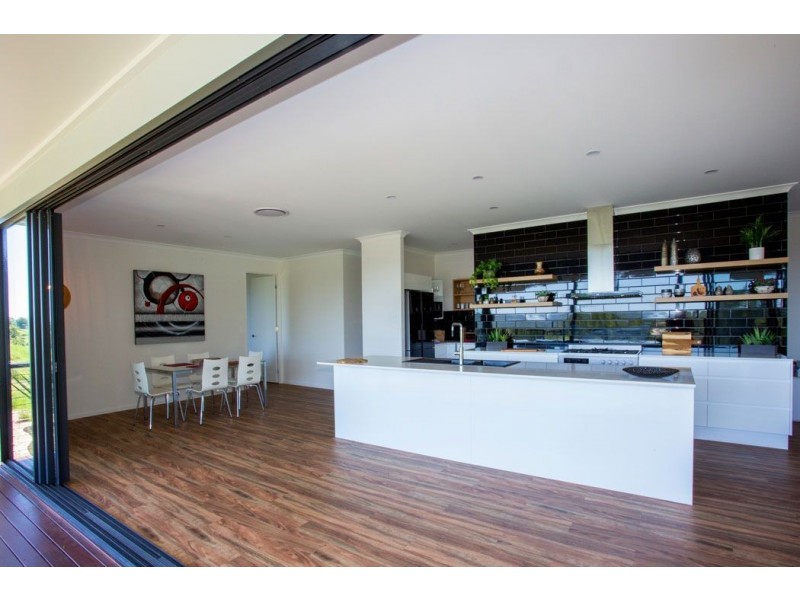 22 Hughes Place, Valdora QLD 4561