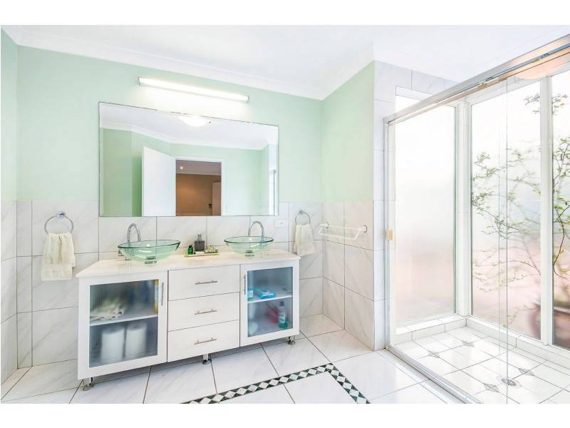 9 Upland Court, Tinbeerwah QLD 4563