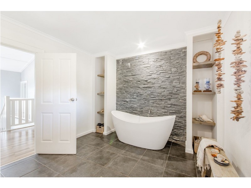 18 Amaroo Place, Cooroibah QLD 4565
