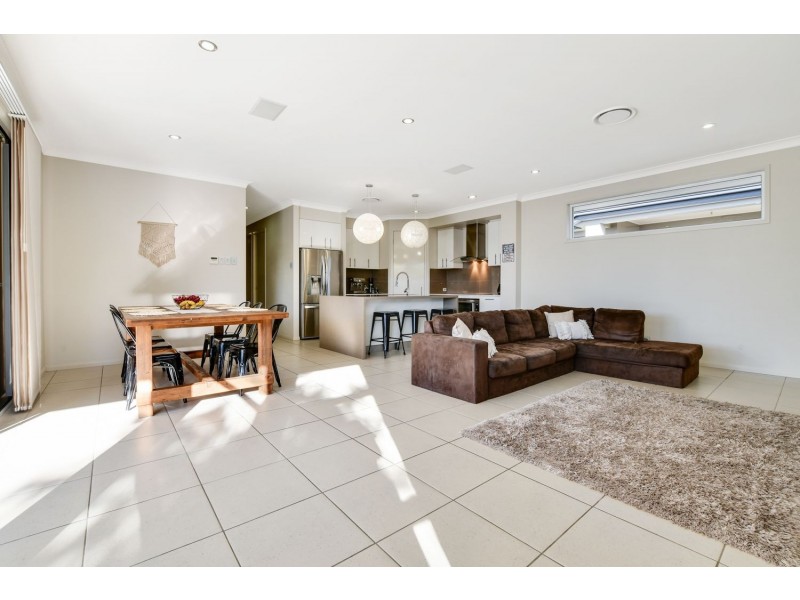 8 Myrtle Place, Mountain Creek QLD 4557