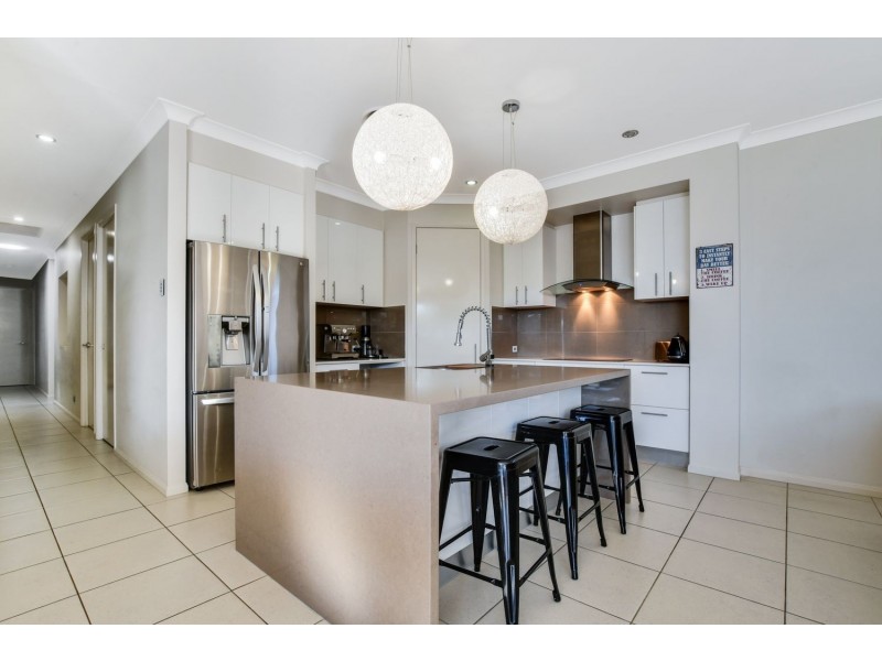 8 Myrtle Place, Mountain Creek QLD 4557