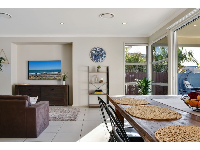 8 Myrtle Place, Mountain Creek QLD 4557