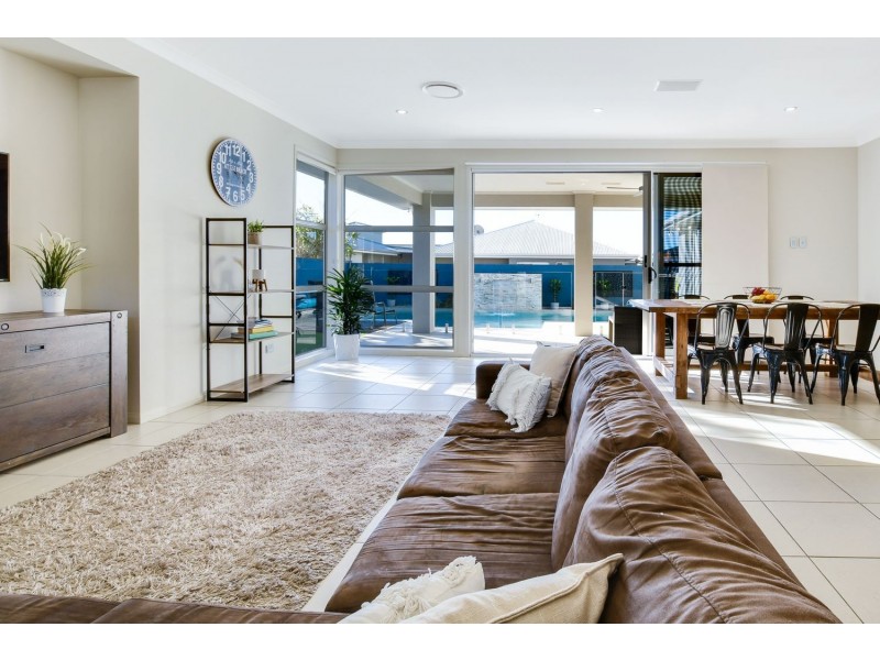 8 Myrtle Place, Mountain Creek QLD 4557