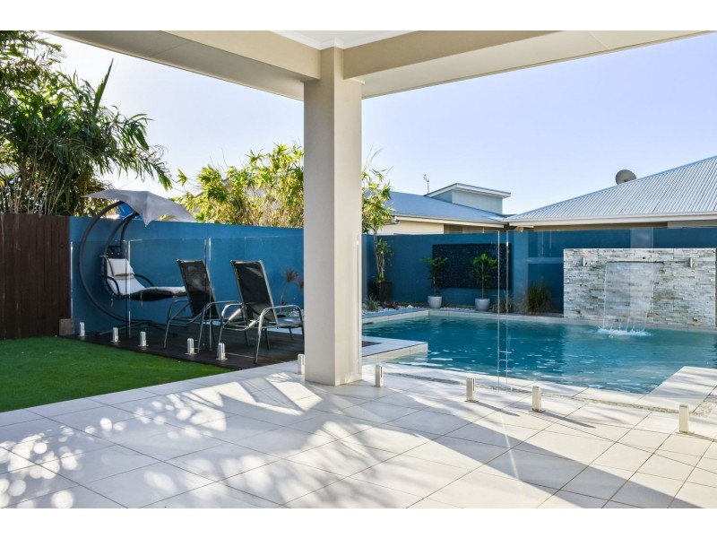 8 Myrtle Place, Mountain Creek QLD 4557
