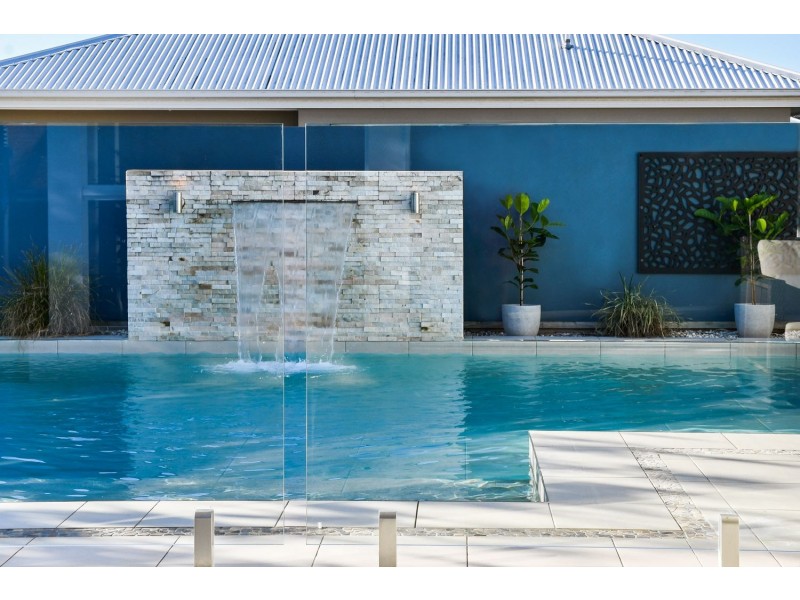 8 Myrtle Place, Mountain Creek QLD 4557