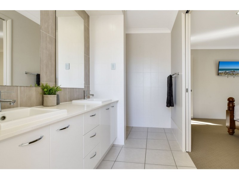 8 Myrtle Place, Mountain Creek QLD 4557