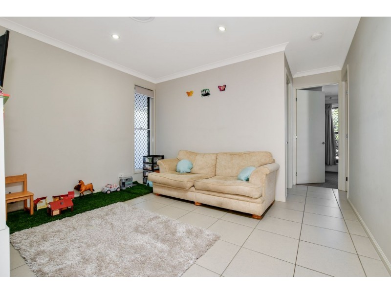 8 Myrtle Place, Mountain Creek QLD 4557