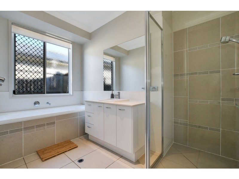 8 Myrtle Place, Mountain Creek QLD 4557