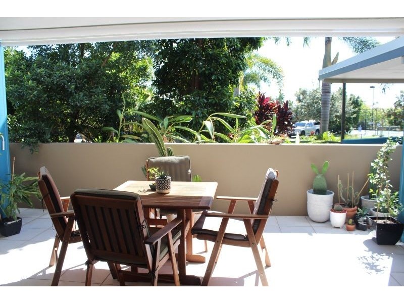 4/4 Grand Parade, Parrearra QLD 4575