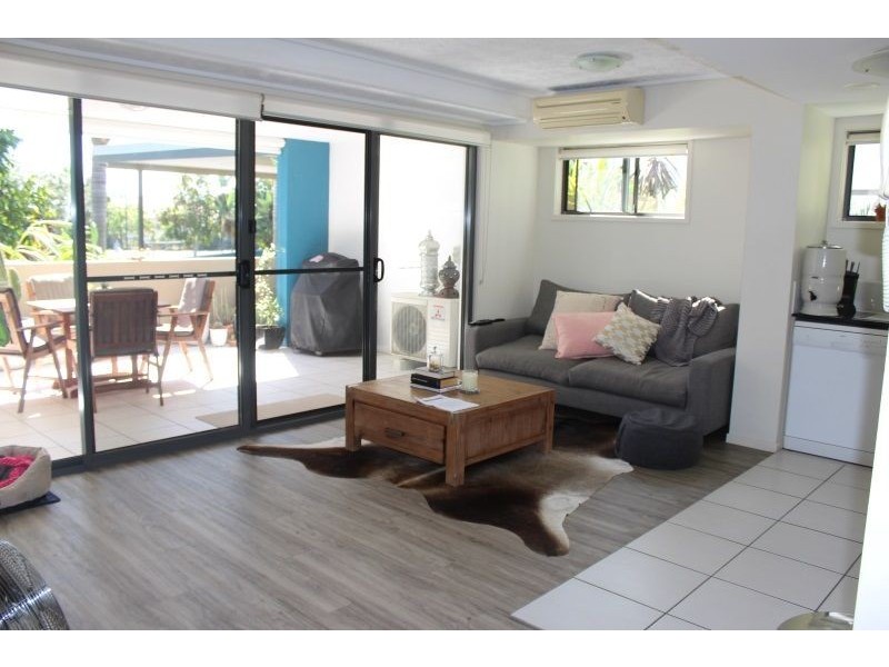 4/4 Grand Parade, Parrearra QLD 4575