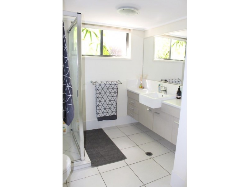 4/4 Grand Parade, Parrearra QLD 4575