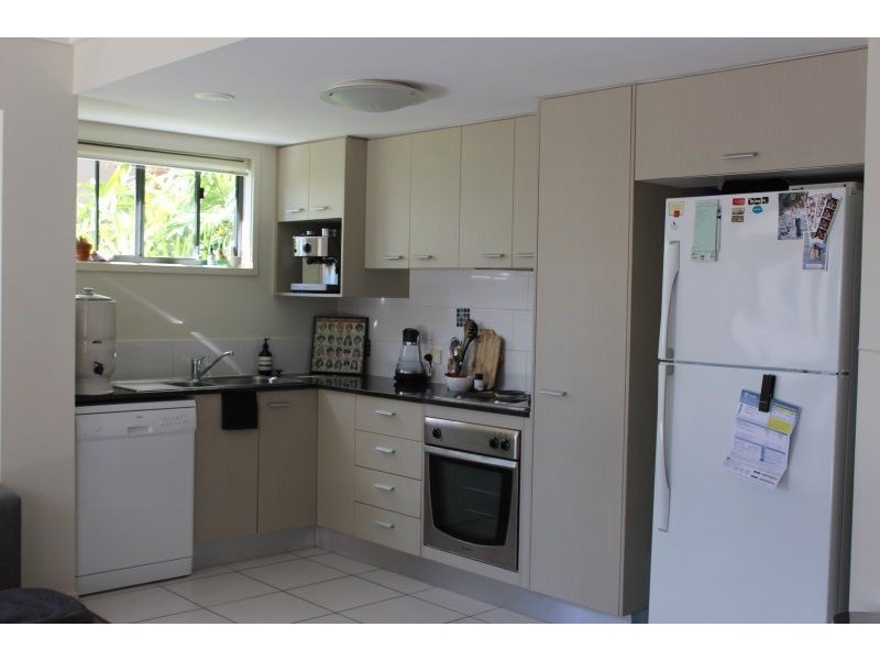 4/4 Grand Parade, Parrearra QLD 4575