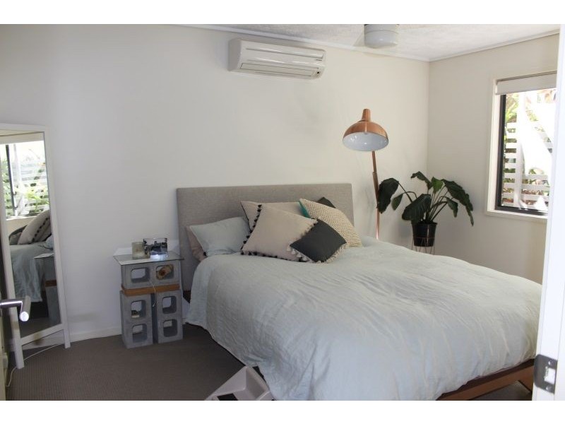 4/4 Grand Parade, Parrearra QLD 4575