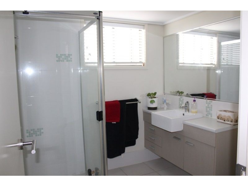 12/4 Grand Parade, Kawana Island QLD 4575