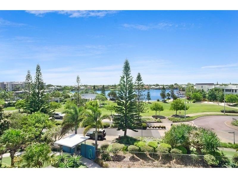 39/4 Grand Parade, Kawana Island QLD 4575