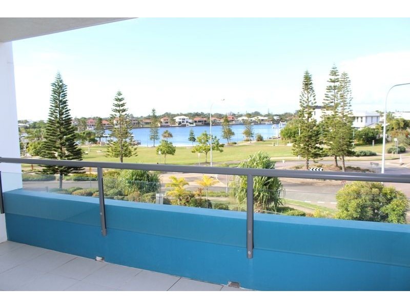 39/4 Grand Parade, Kawana Island QLD 4575
