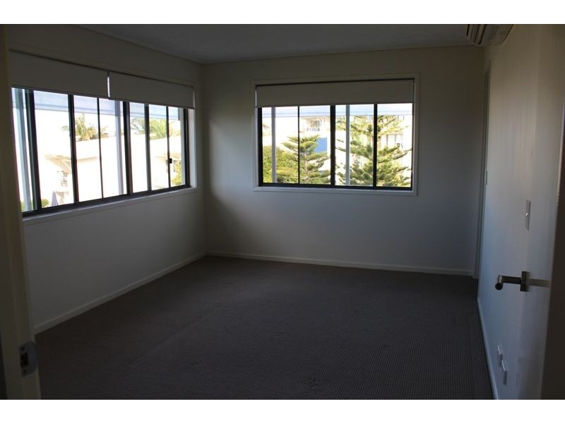 39/4 Grand Parade, Kawana Island QLD 4575