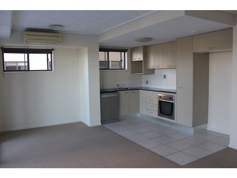 19/4 Grand Parade, Parrearra QLD 4575