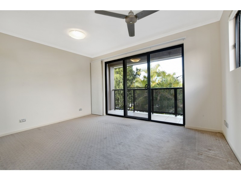 3/2 Lakehead Drive, Sippy Downs QLD 4556