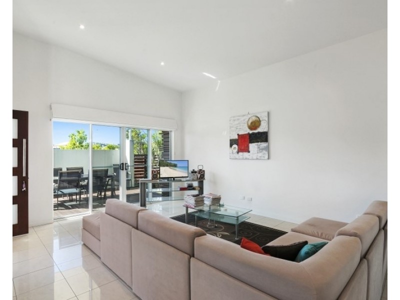 B/1 Komodo Court, Kawana Island, Parrearra QLD 4575