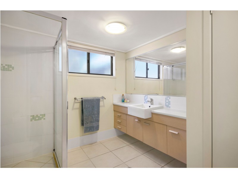 19/4 Grand Parade, Kawana Island QLD 4575