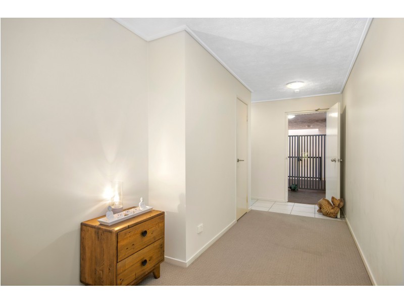 19/4 Grand Parade, Kawana Island QLD 4575