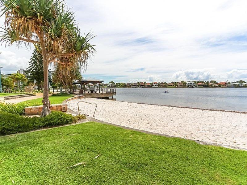 19/4 Grand Parade, Kawana Island QLD 4575