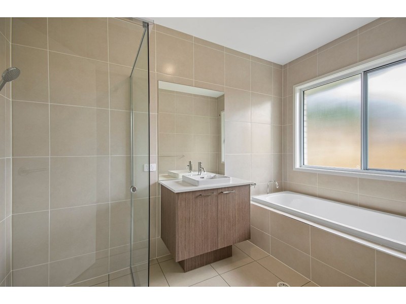 1 Outlook Rise, Mooloolah Valley QLD 4553