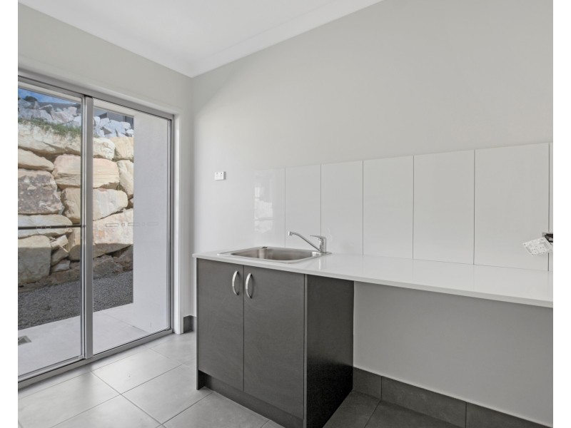 28 Outlook Rise, Mooloolah Valley QLD 4553