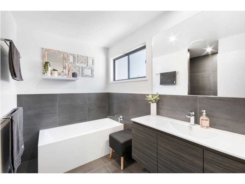 13 Bedarra Circuit, Maroochydore QLD 4558