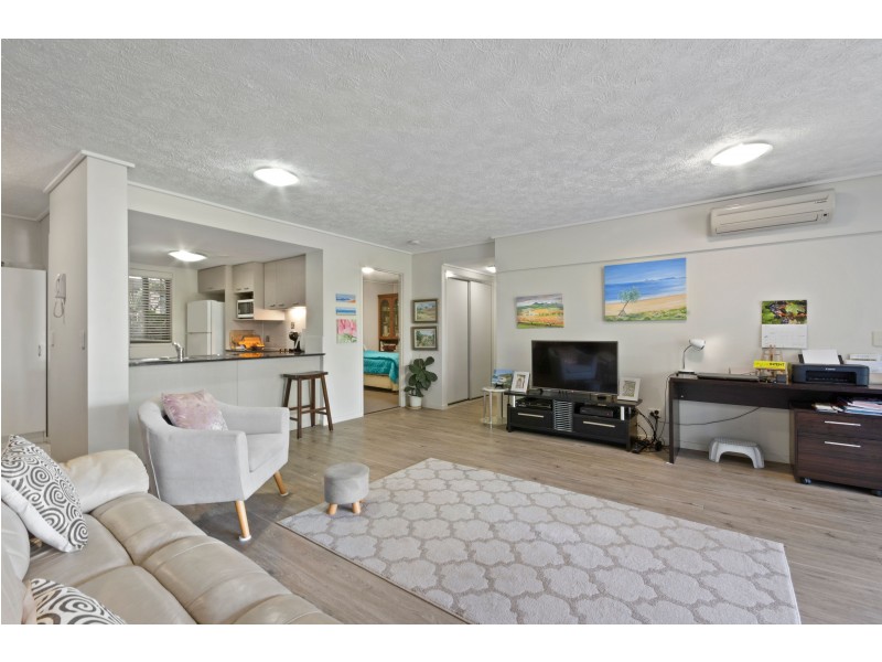 9/4 Grand Parade, Parrearra QLD 4575