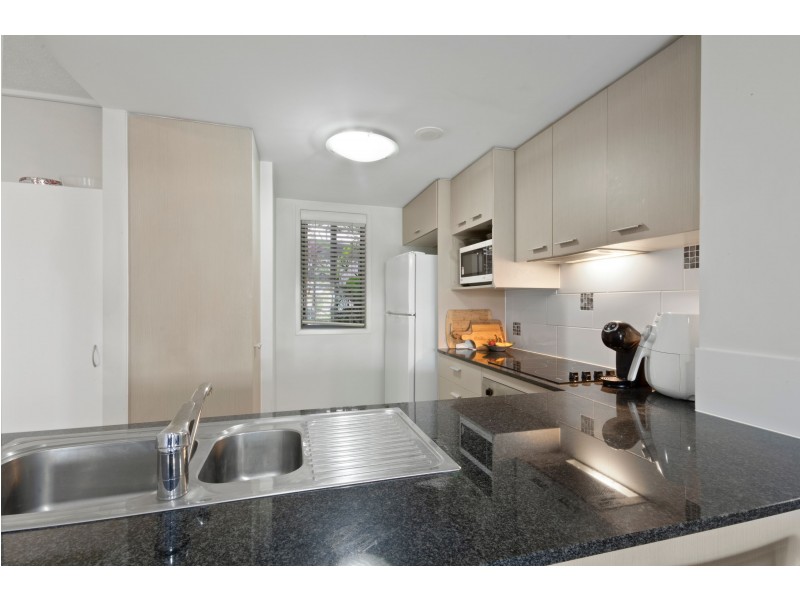 9/4 Grand Parade, Parrearra QLD 4575