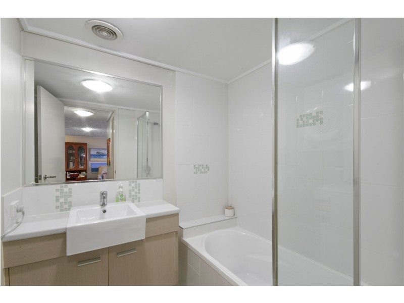 9/4 Grand Parade, Parrearra QLD 4575