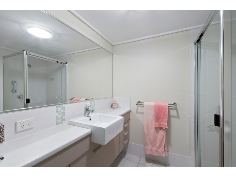 9/4 Grand Parade, Parrearra QLD 4575