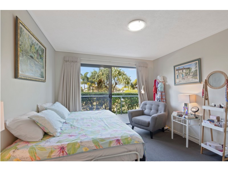 9/4 Grand Parade, Parrearra QLD 4575