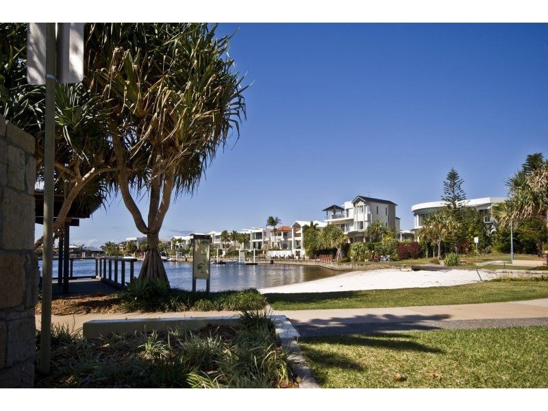 9/4 Grand Parade, Parrearra QLD 4575