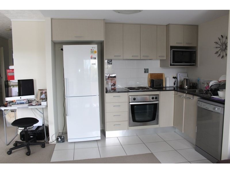 6/4 Grand Parade, Kawana Island QLD 4575