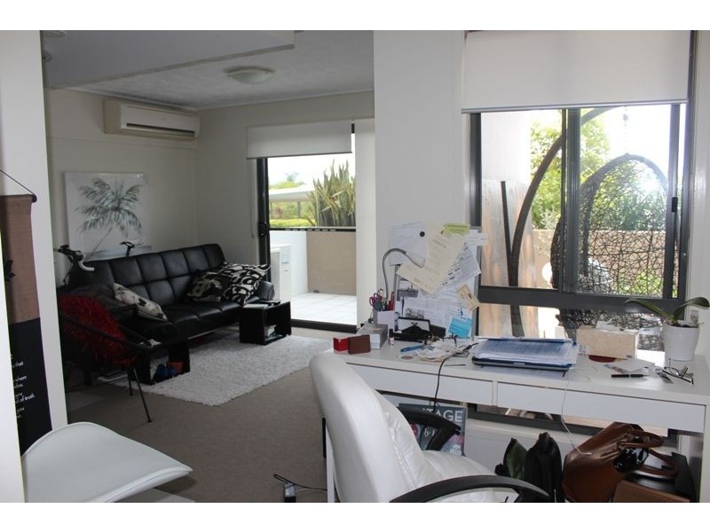 6/4 Grand Parade, Kawana Island QLD 4575