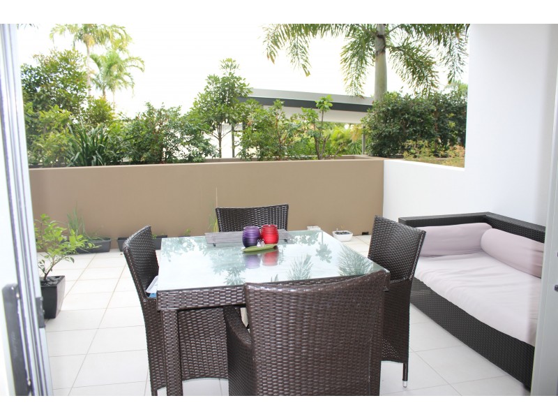 6/4 Grand Parade, Kawana Island QLD 4575