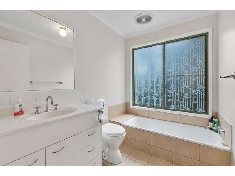 1 Kingsgate Drive, Tinbeerwah QLD 4563