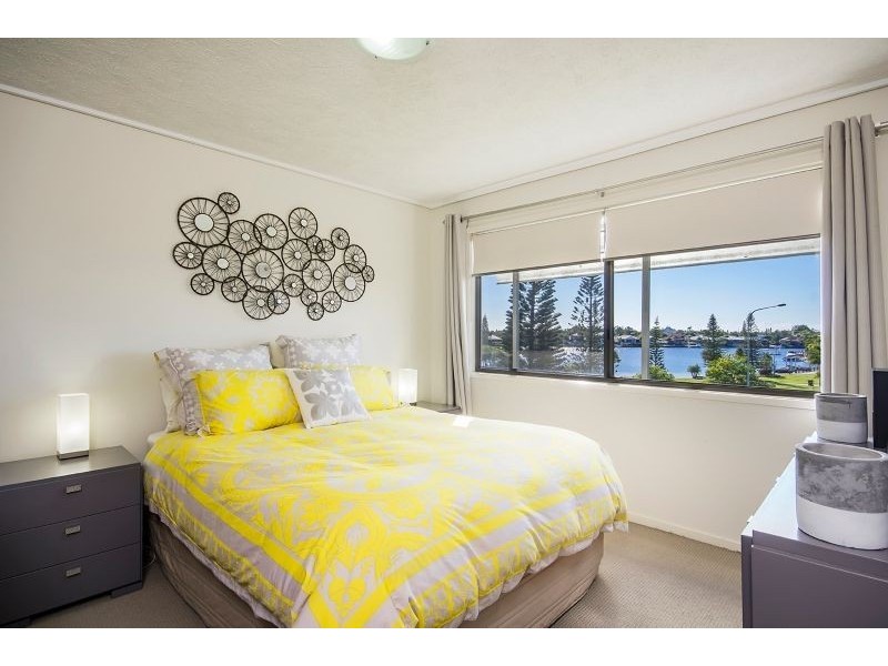 40/4 Grand Parade, Kawana Island QLD 4575