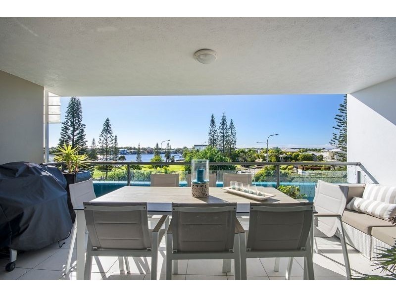 40/4 Grand Parade, Kawana Island QLD 4575