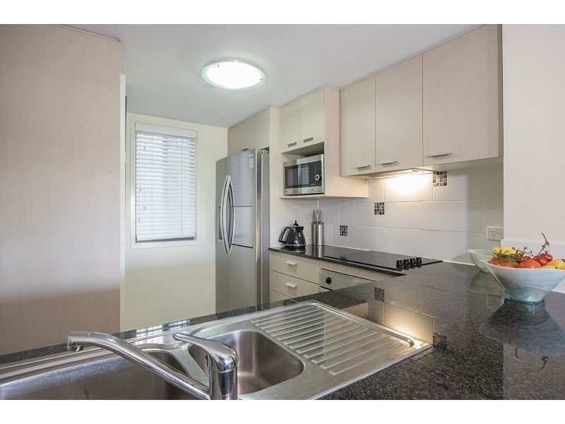 40/4 Grand Parade, Kawana Island QLD 4575