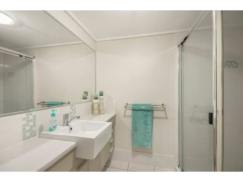 40/4 Grand Parade, Kawana Island QLD 4575