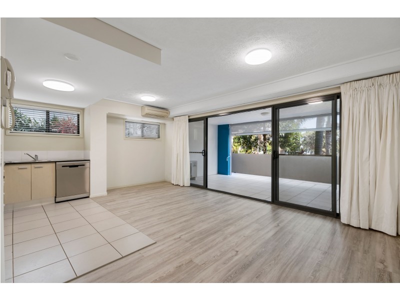 3/4 Grand Parade, Kawana Island QLD 4575