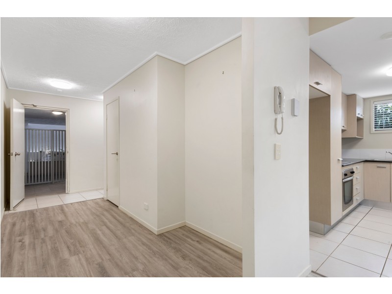 3/4 Grand Parade, Kawana Island QLD 4575