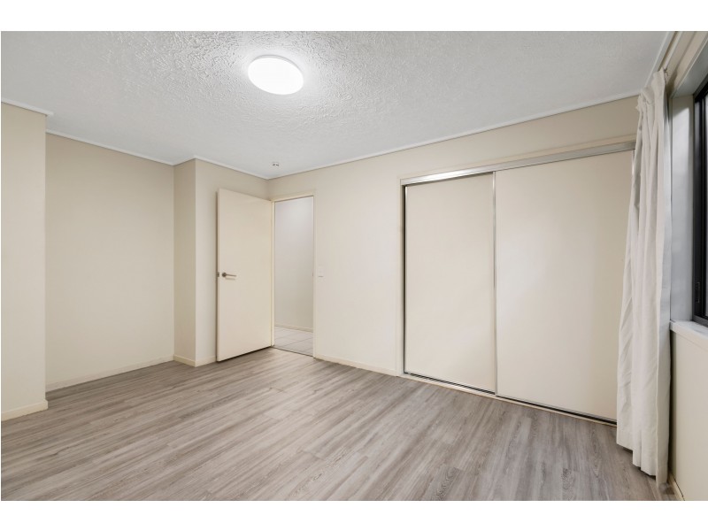 3/4 Grand Parade, Kawana Island QLD 4575