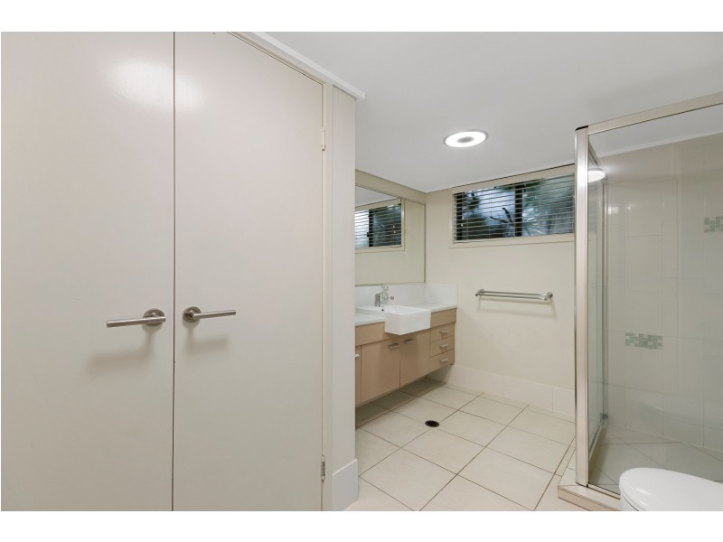 3/4 Grand Parade, Kawana Island QLD 4575